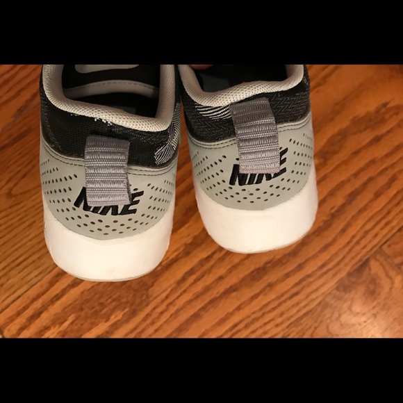 EUC Nike Camo Runner, Gray - Picture 4 of 5